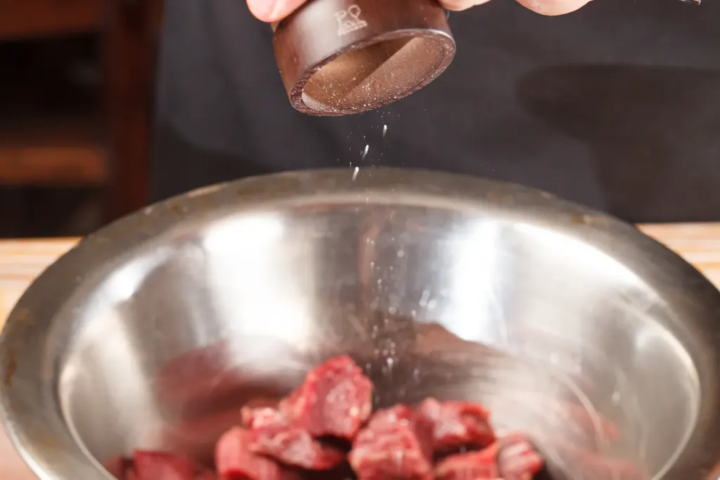 Seasoning diced beef for beef bourguignon