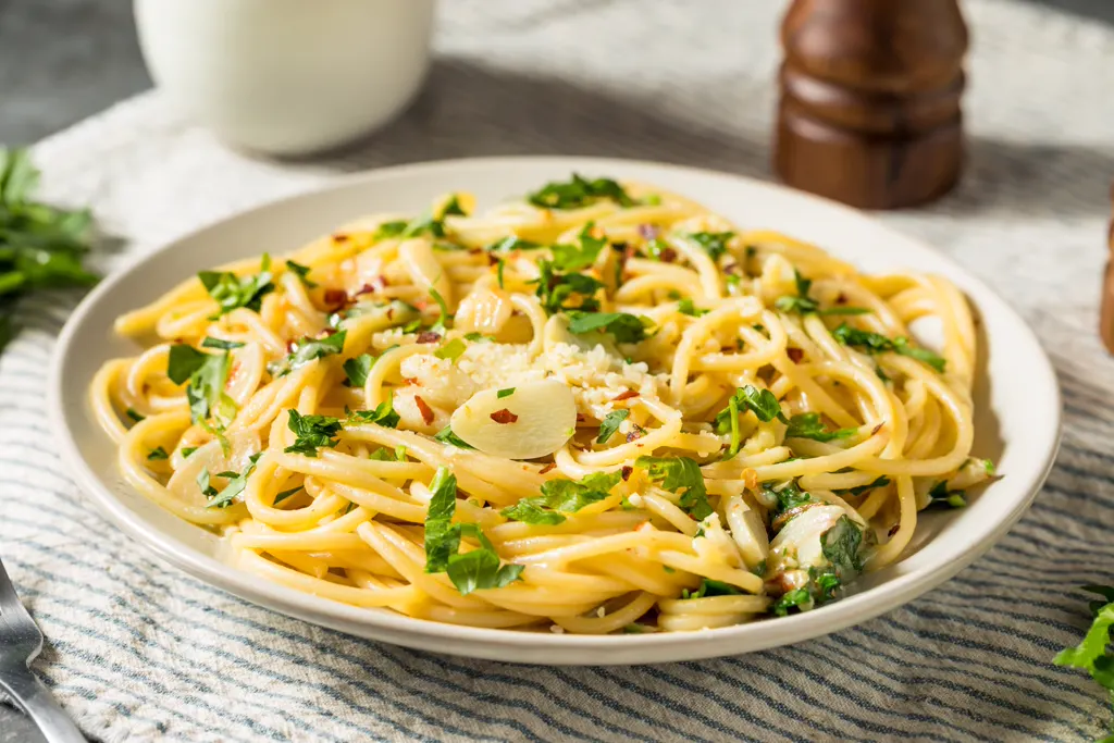 Pasta aglio e olio with fresh parsley