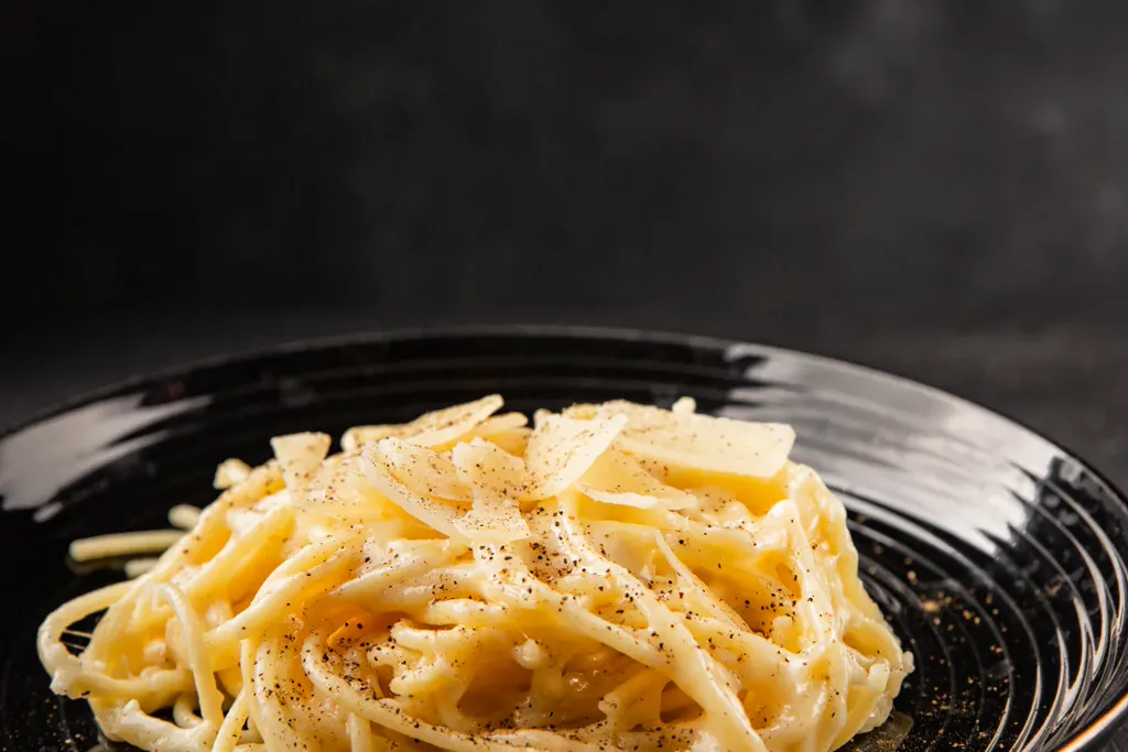 Spaghetti cacio e pepe with parmesan and black pepper