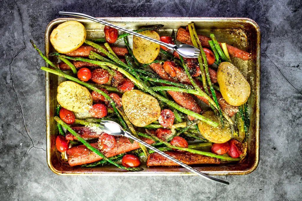 Sausage and roasted vegetables sheet pan dinner