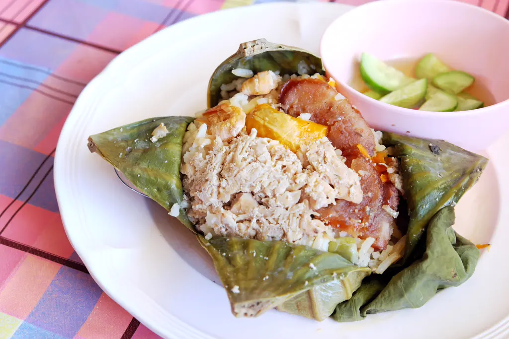 Sticky rice wrapped in lotus leaf