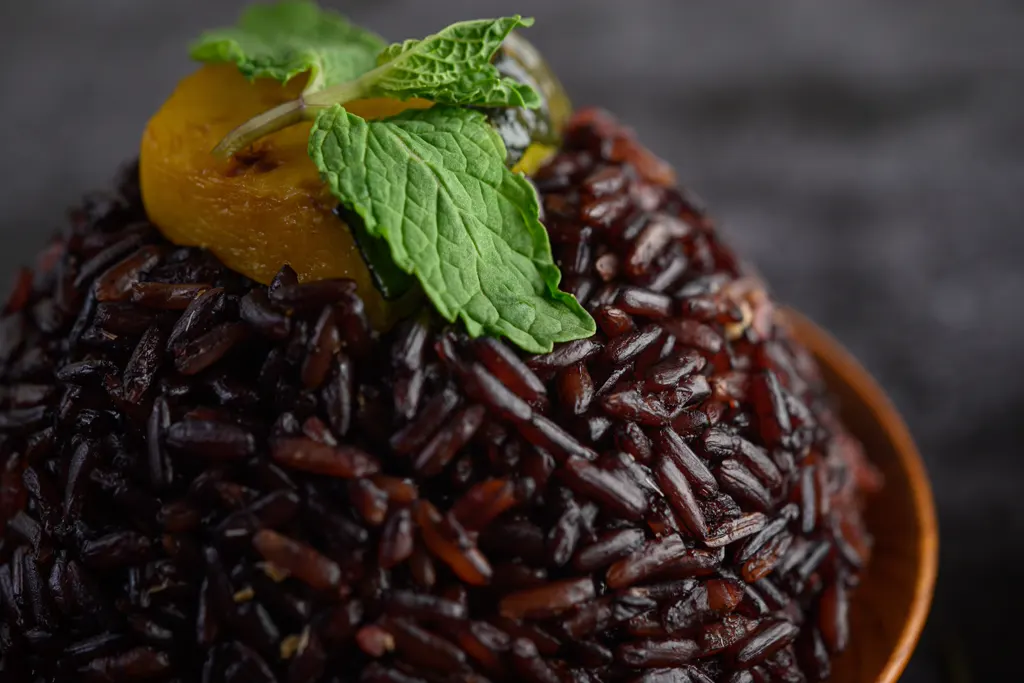 Black sticky rice dessert