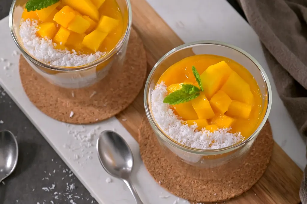 Mango sticky rice pudding
